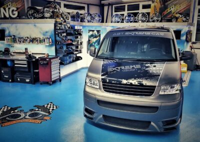 VW Bus mit Abt Extreme Car Design Fahrzeugfolierung