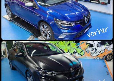 Blaues Fahrzeug vor der Folierung